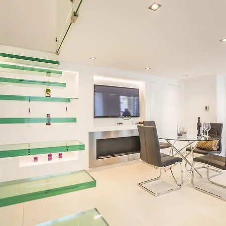 Enzo Capo Luxury Suites Andrassy Appartamento Budapest