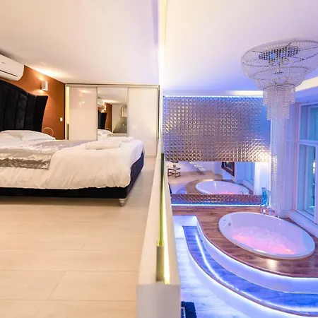 Enzo Capo Luxury Suites Andrassy Appartamento Budapest